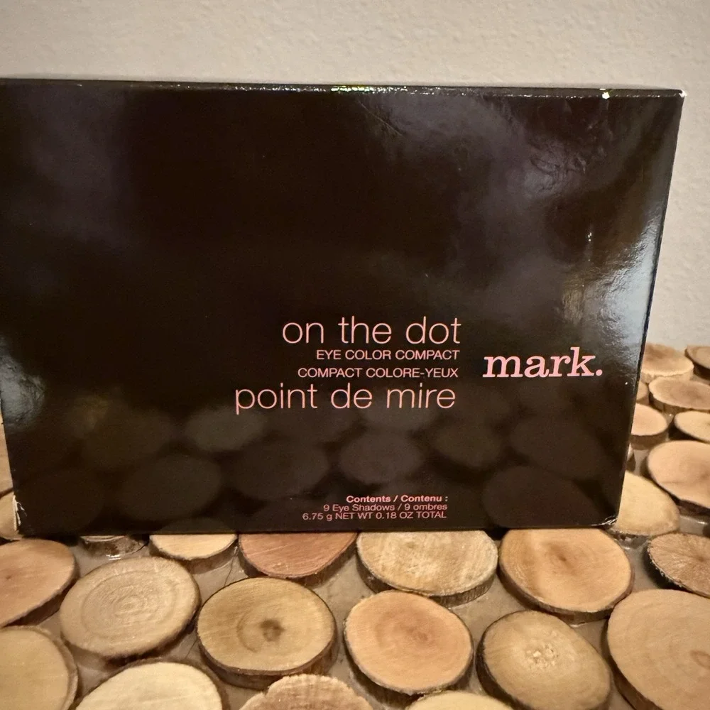 AVON Mark On the Dot Eye Color Compact 9 Eye Shadows Neutrals SHIMMERY New In Bx